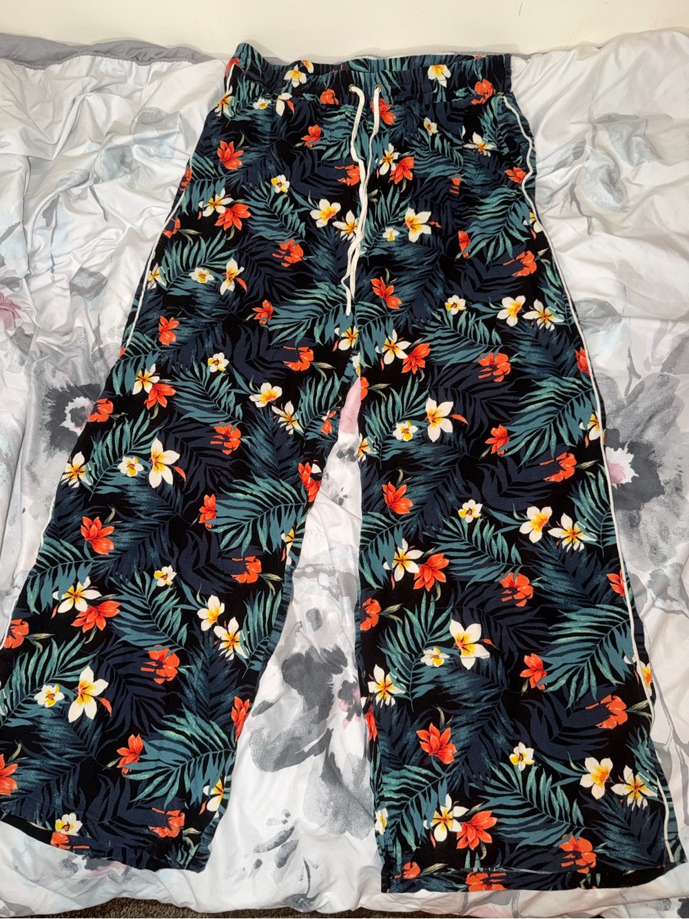 Forever 21 Black Tropical Floral Jogger Pants